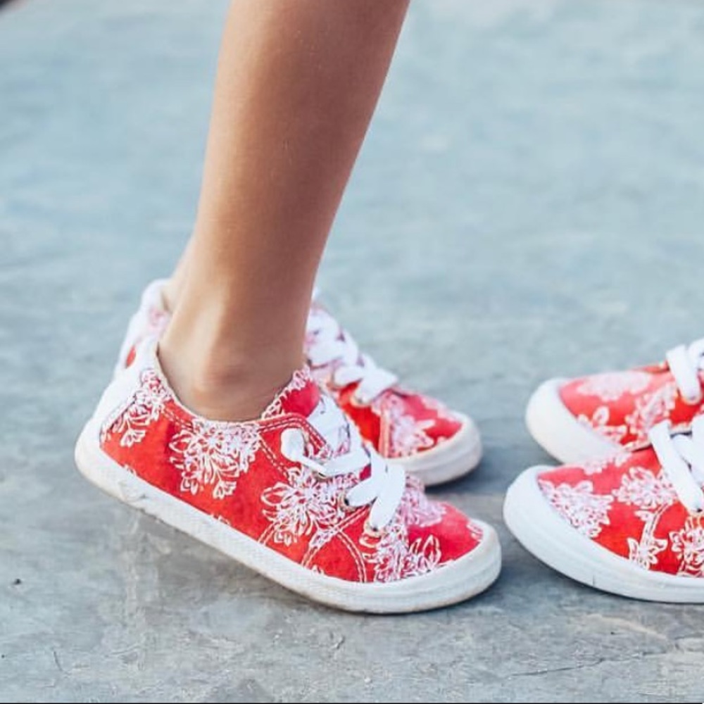Roxy red pattern shoes only worn once